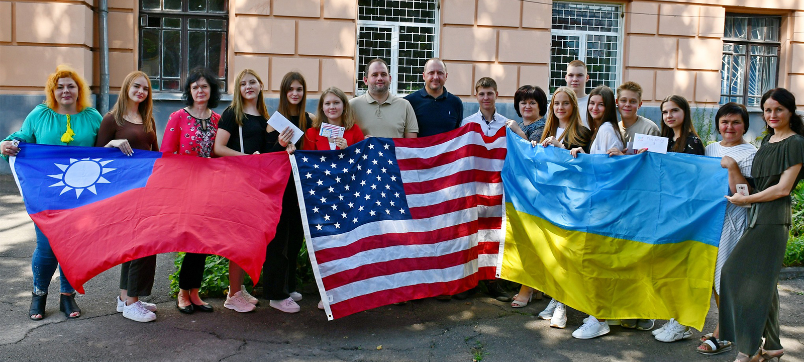 TaiwanLegit with School Students in Ukraine